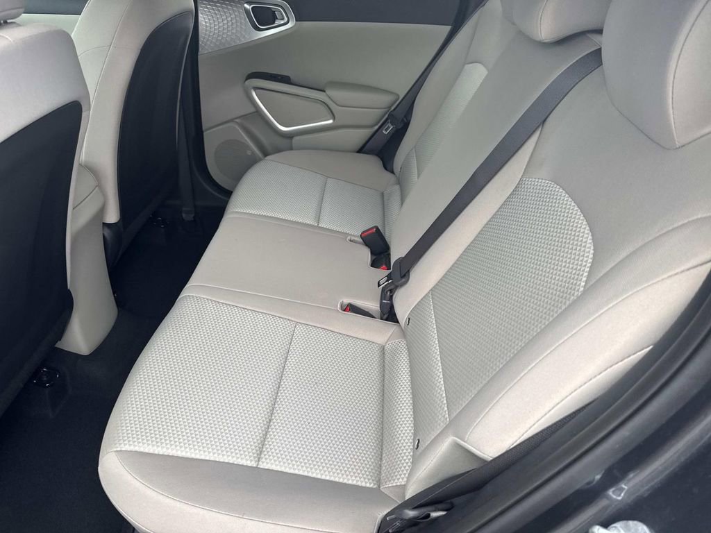 Used 2023 Kia Soul LX image 14