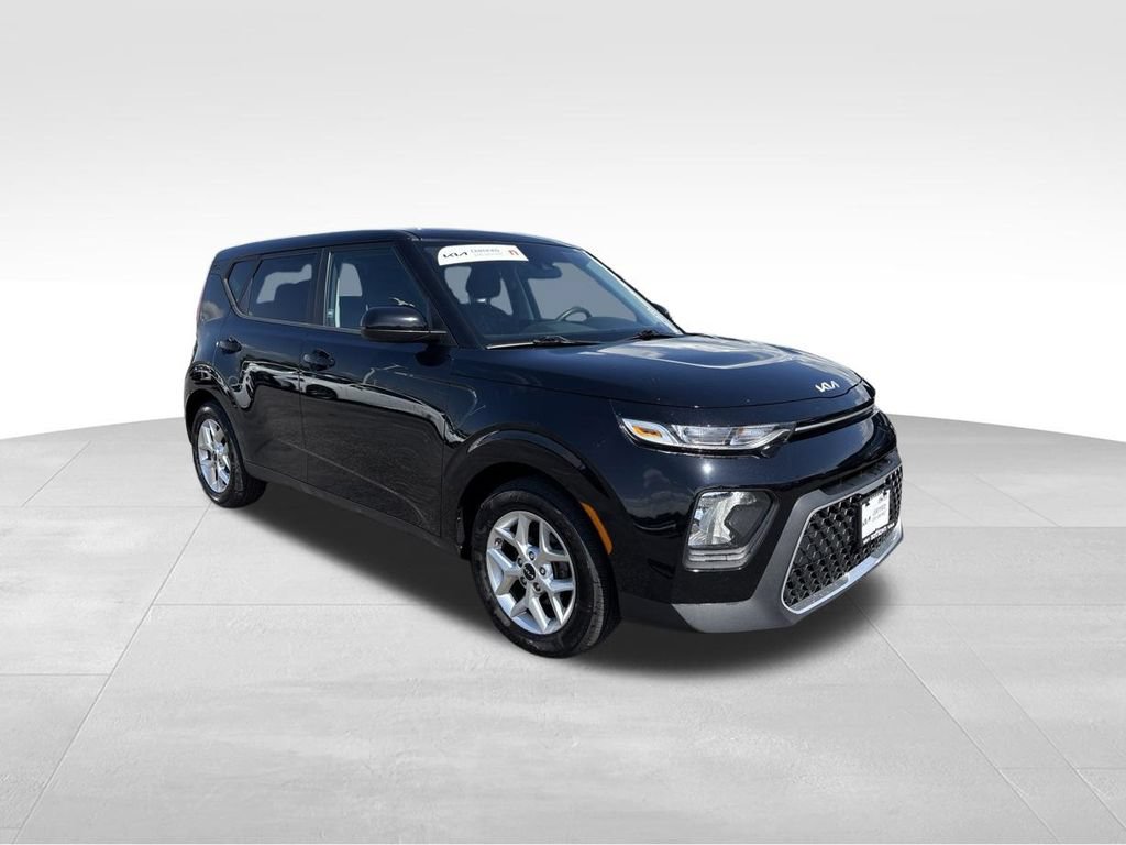 Certified 2022 Kia Soul LX w/ Technology Package FWD image 4