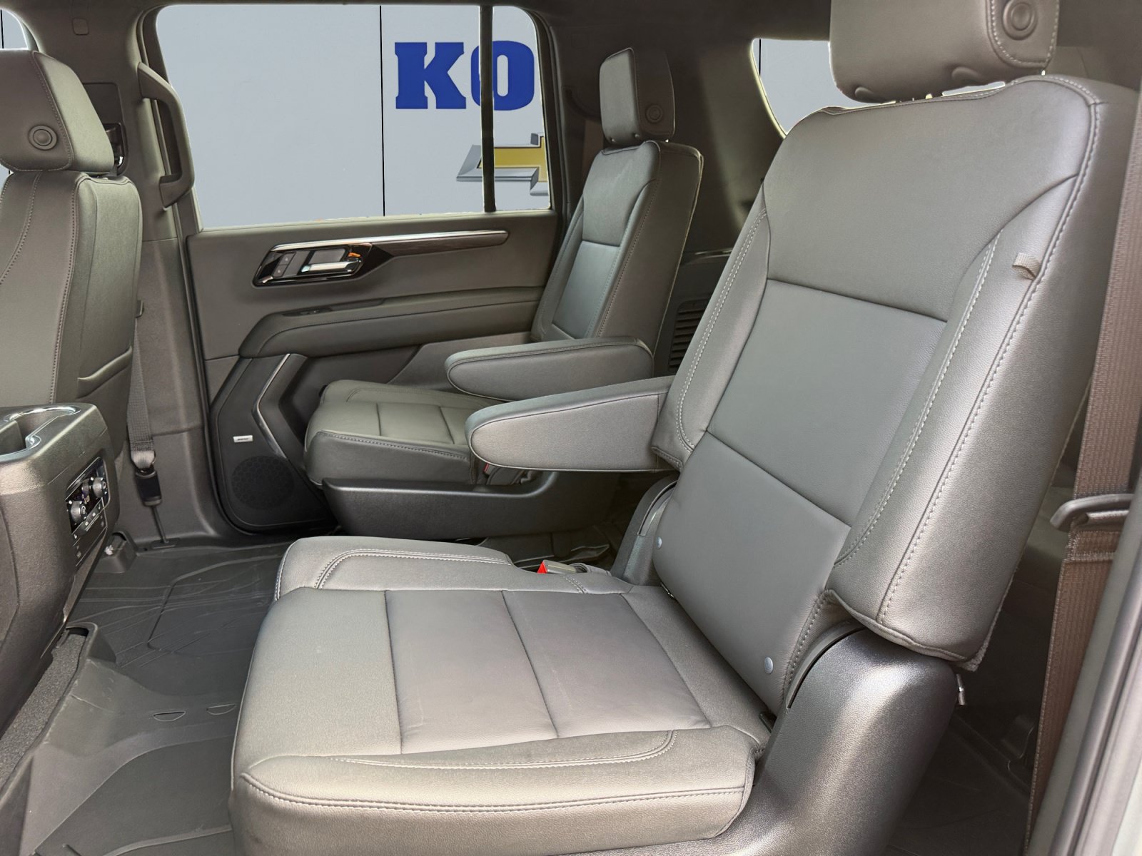 New 2026 Chevrolet Suburban Z71 w/ Comfort Package AWD/4WD image 16