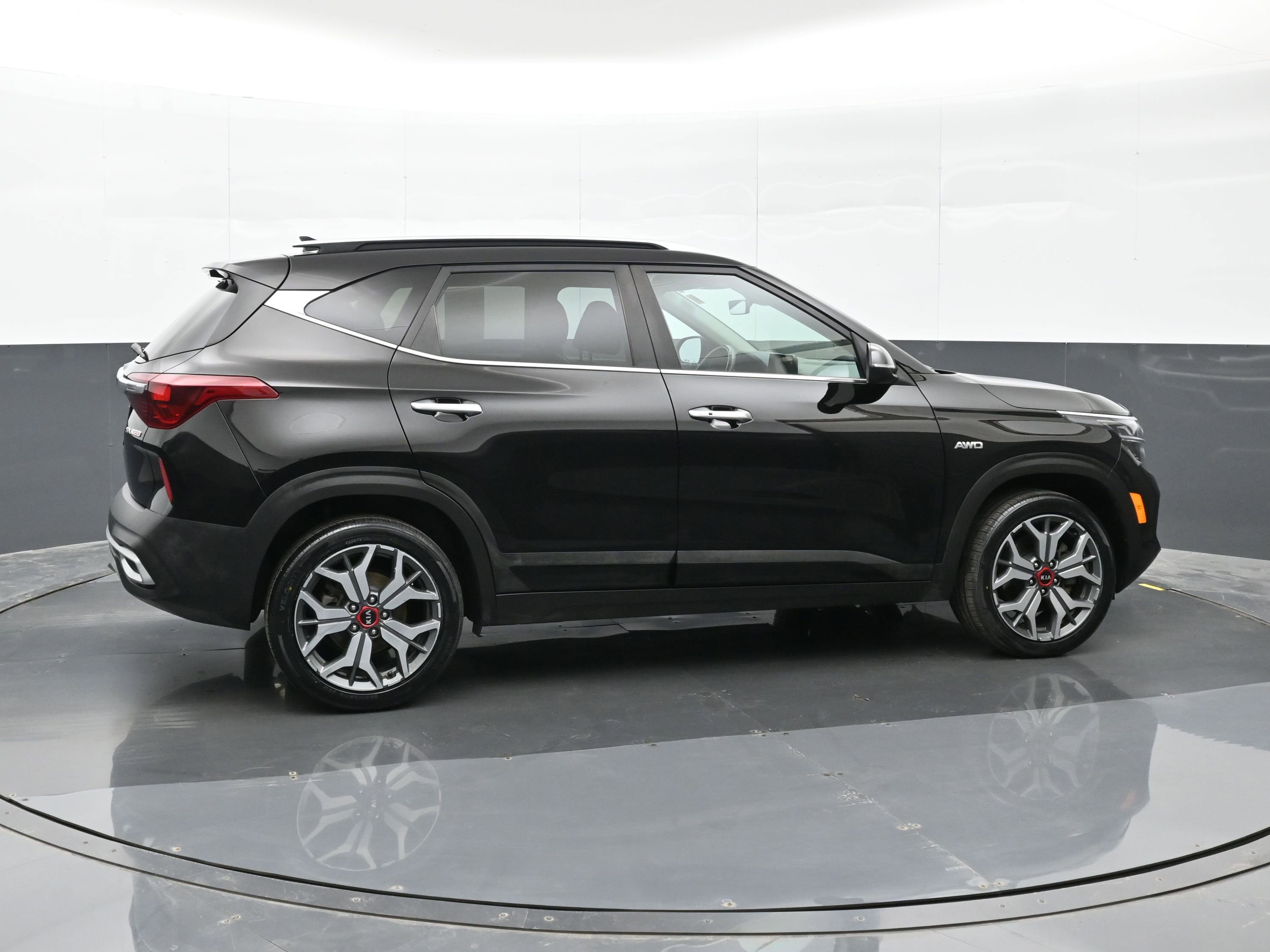 Used 2021 Kia Seltos SX w/ SX Sunroof Package image 5