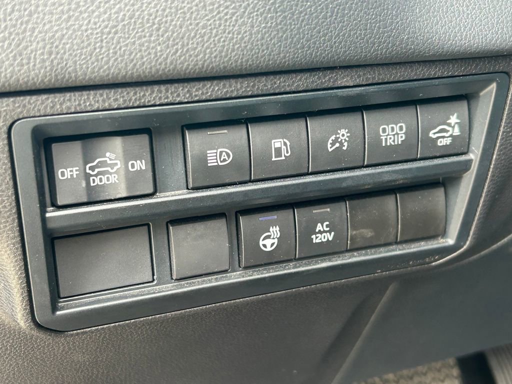 Used 2024 Toyota Tundra Limited AWD/4WD image 29