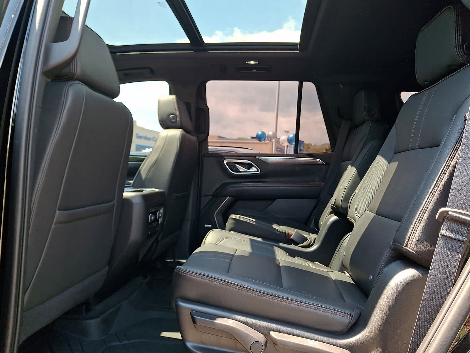 Used 2022 Chevrolet Tahoe RST w/ Luxury Package AWD/4WD image 13