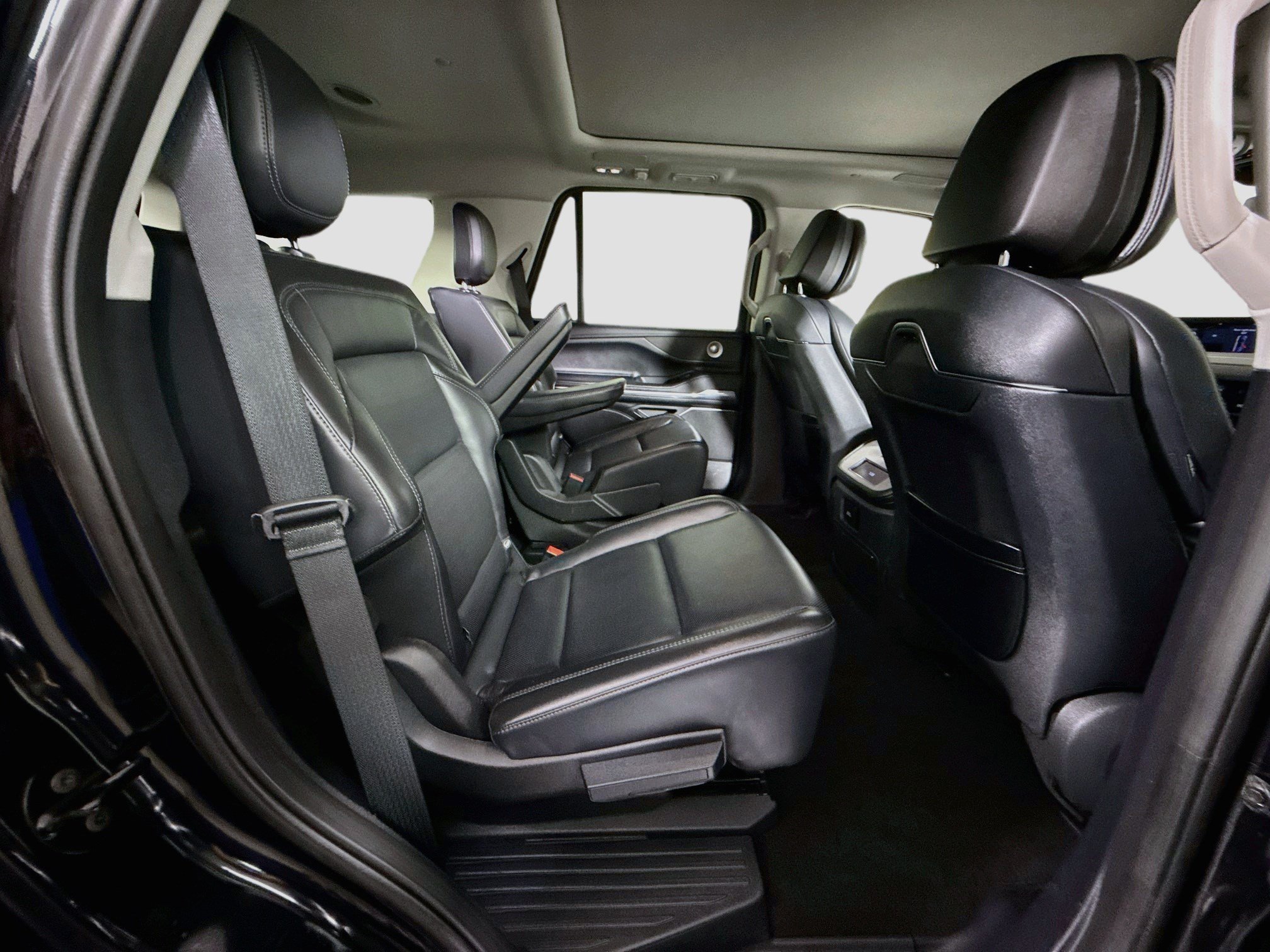 Used 2025 Lincoln Navigator Reserve AWD/4WD image 27