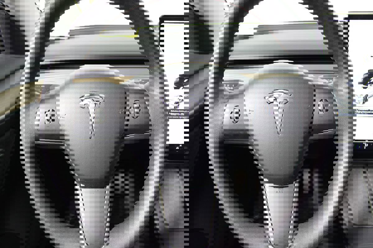 Used 2021 Tesla Model 3 Standard Range Plus image 12