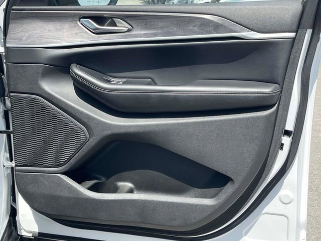 Used 2024 Jeep Grand Cherokee L Limited w/ Luxury Tech Group II AWD/4WD image 28