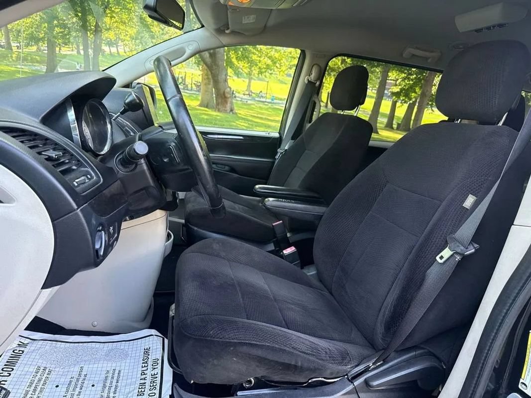 Used 2013 Dodge Grand Caravan SE FWD image 15