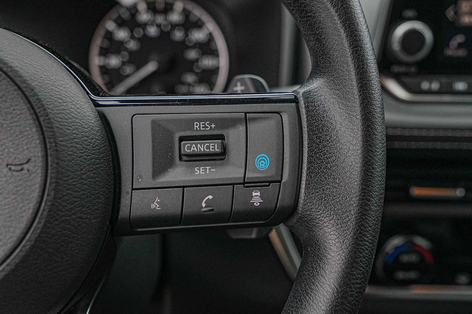 Used 2023 Nissan Rogue SV image 14