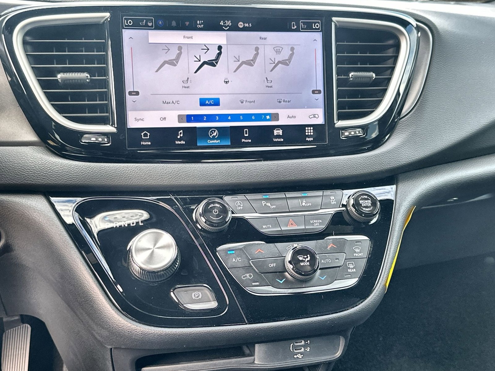 New 2026 Chrysler Voyager LX image 20