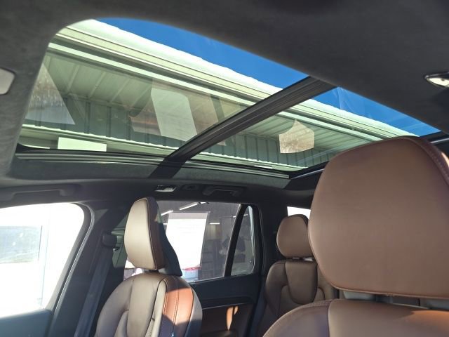 Certified 2025 Volvo XC90 B6 Ultra w/ Lounge Package image 29
