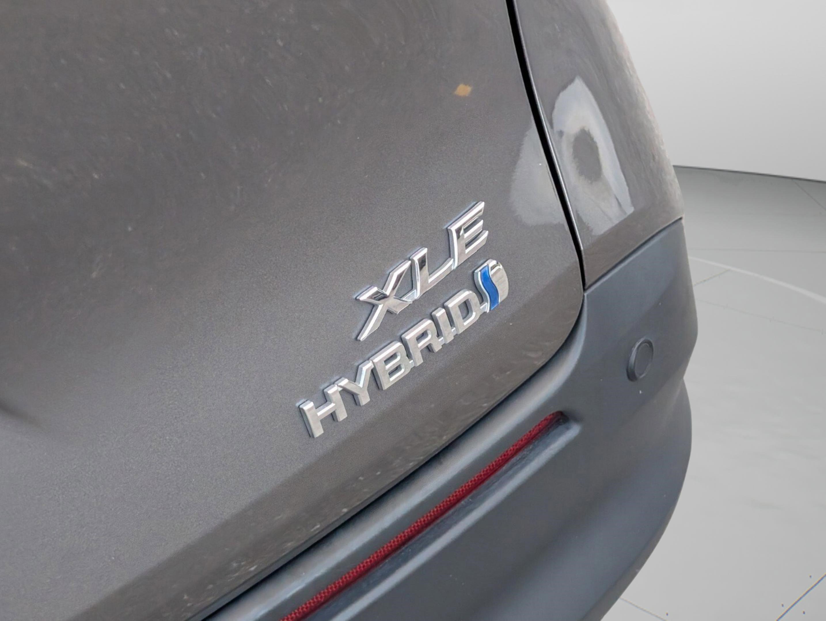 Used 2023 Toyota Sienna XLE image 24