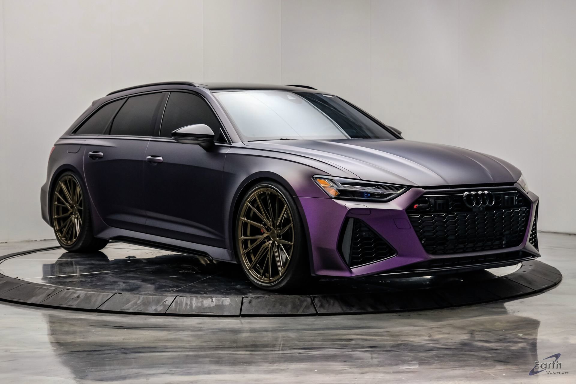 Used 2023 Audi RS 6 w/ Black Optic Package image 28