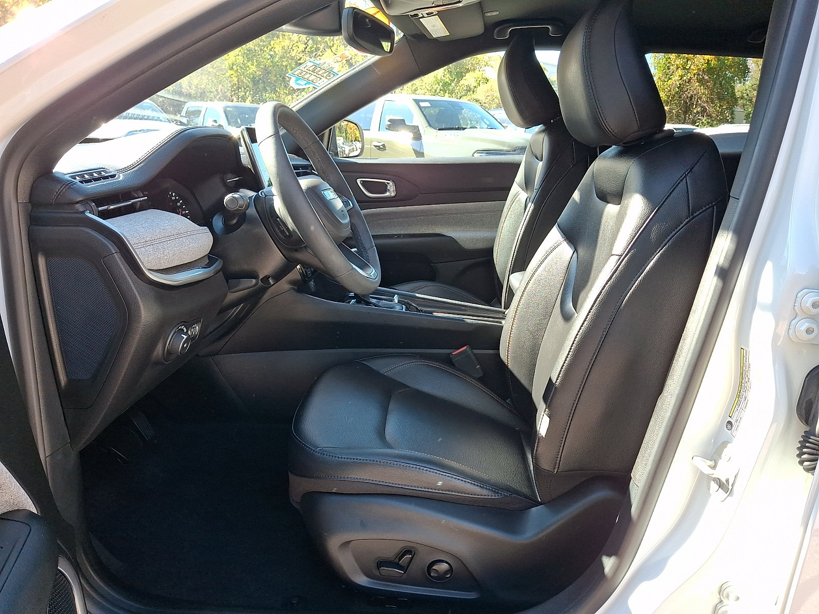 Certified 2024 Jeep Compass Latitude AWD/4WD image 14