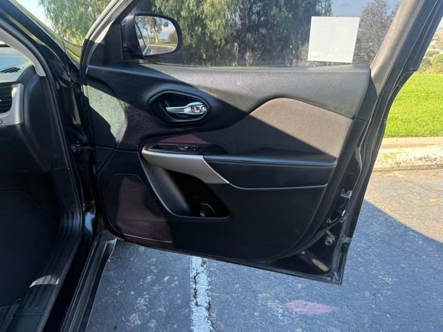 Used 2017 Jeep Cherokee Latitude image 10