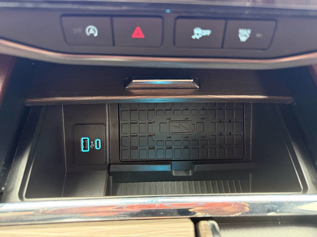 Used 2024 Ford Expedition Limited image 19