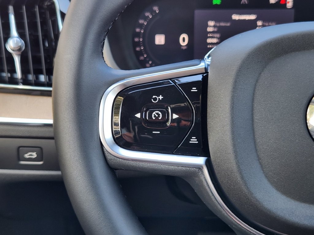 New 2027 Volvo XC60 B5 Plus AWD/4WD image 19