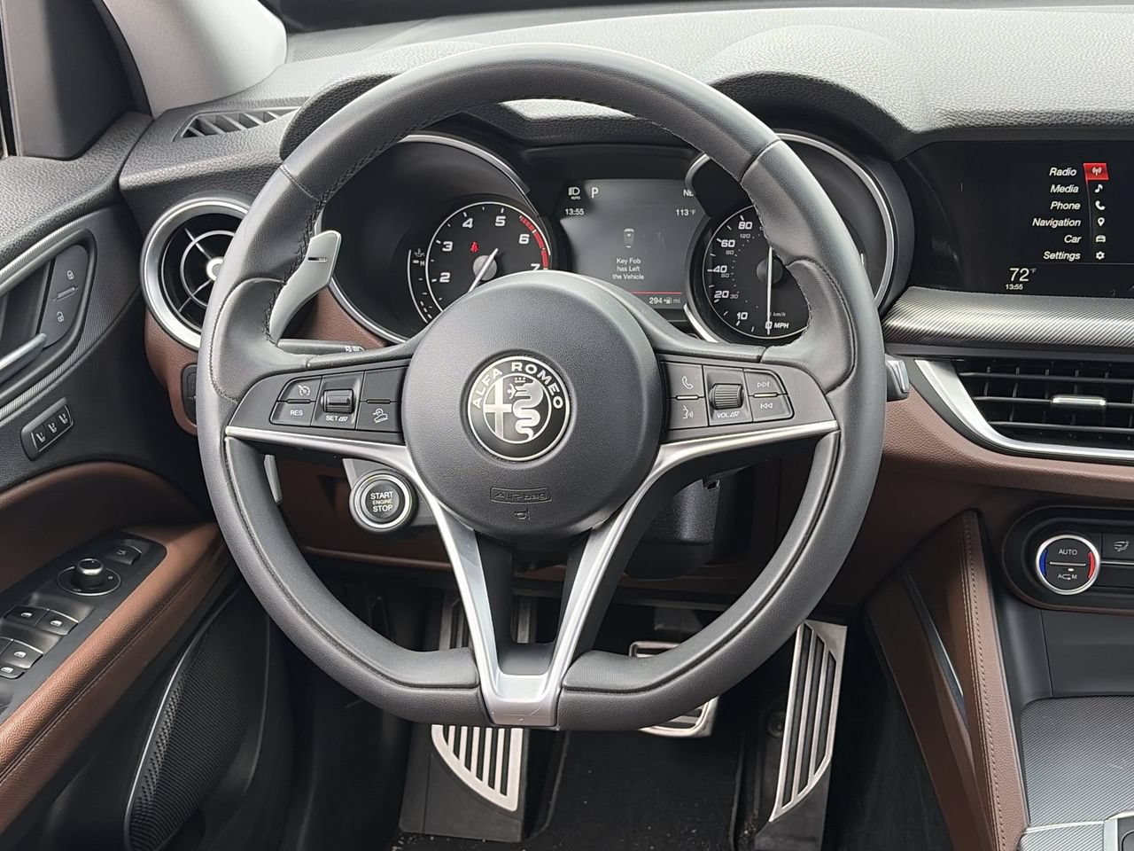 Used 2018 Alfa Romeo Stelvio Sport w/ Quick Order Package 22J Sport AWD/4WD image 13