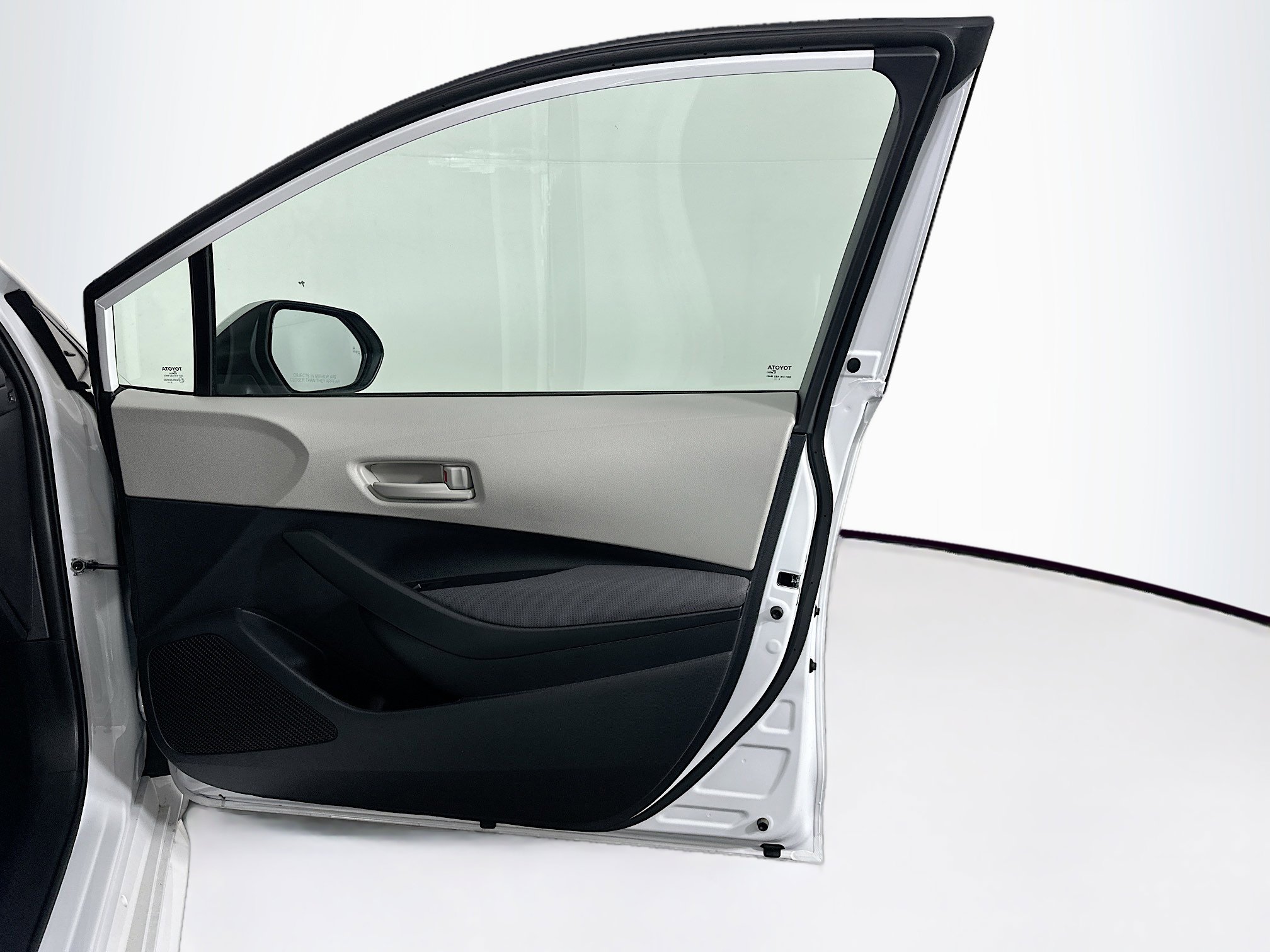 Used 2026 Toyota Corolla LE FWD image 30