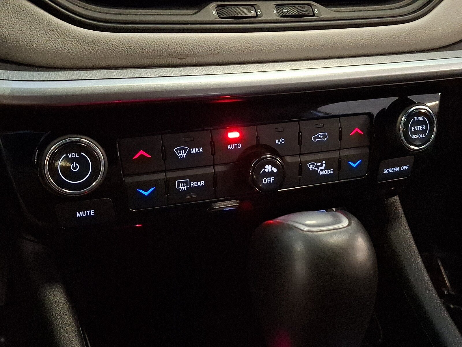 Certified 2025 Jeep Compass Limited AWD/4WD image 15