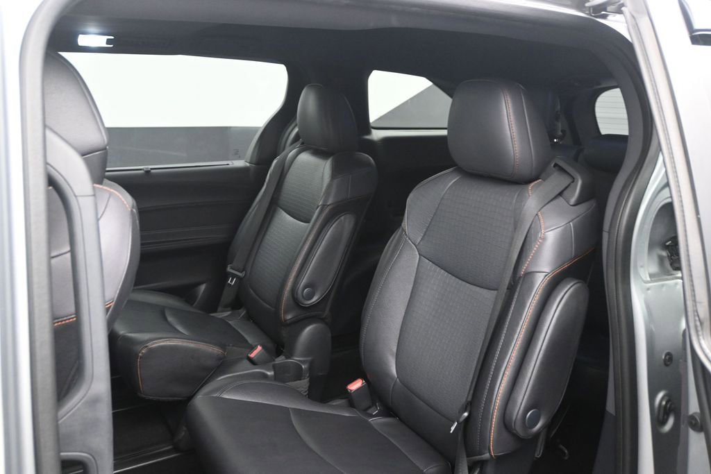 Used 2024 Toyota Sienna XSE w/ XSE Plus Package FWD image 17