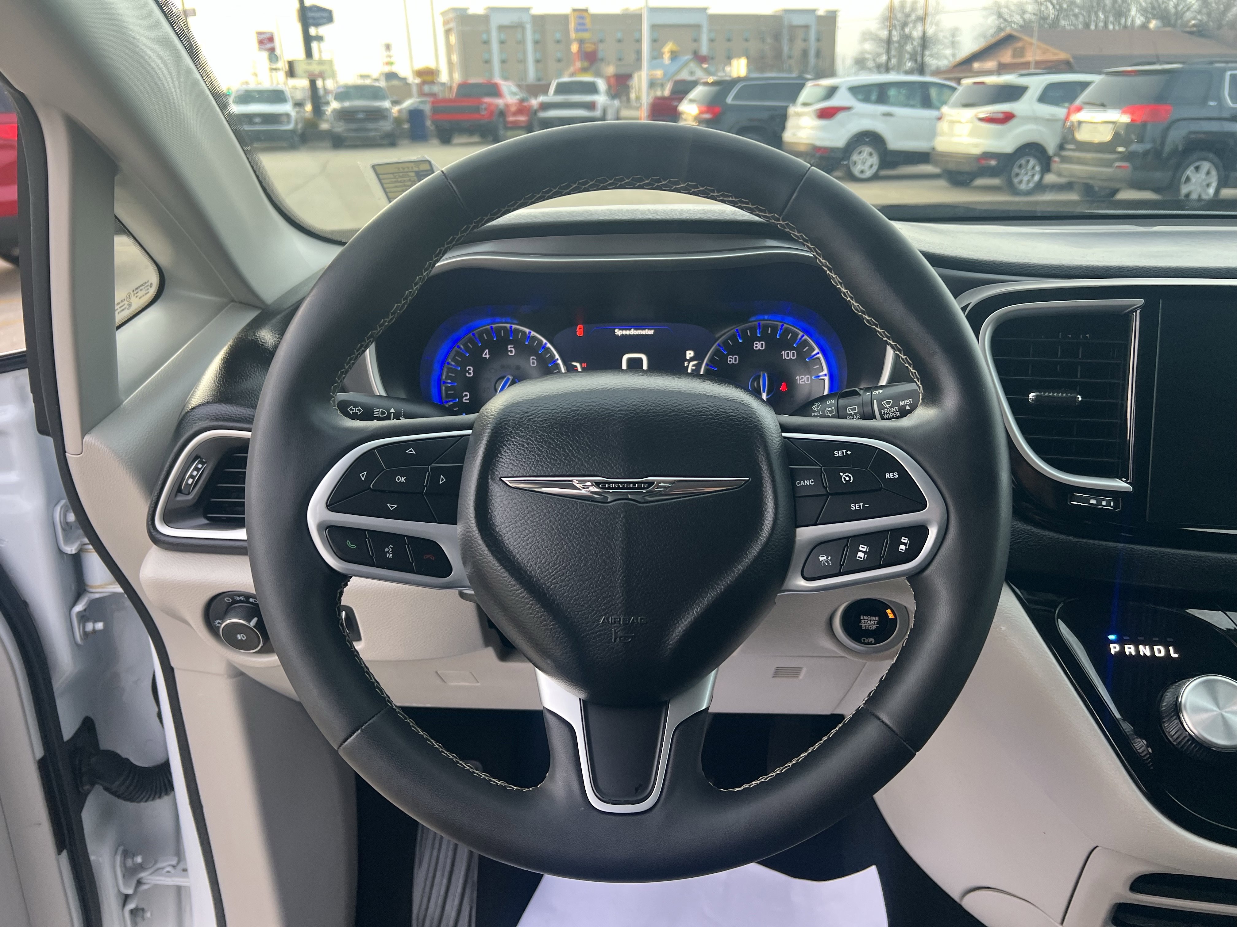 Used 2024 Chrysler Pacifica Touring-L image 19