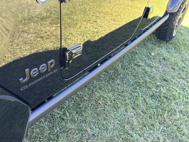New 2025 Jeep Gladiator Willys image 18