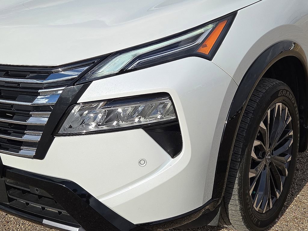 Used 2024 Nissan Rogue Platinum w/ Platinum Premium Package image 9