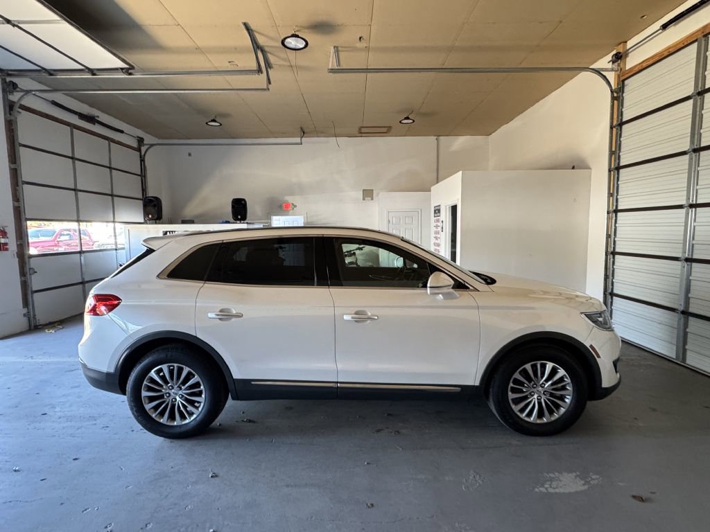 Used 2017 Lincoln MKX Select w/ Select Plus Package image 3