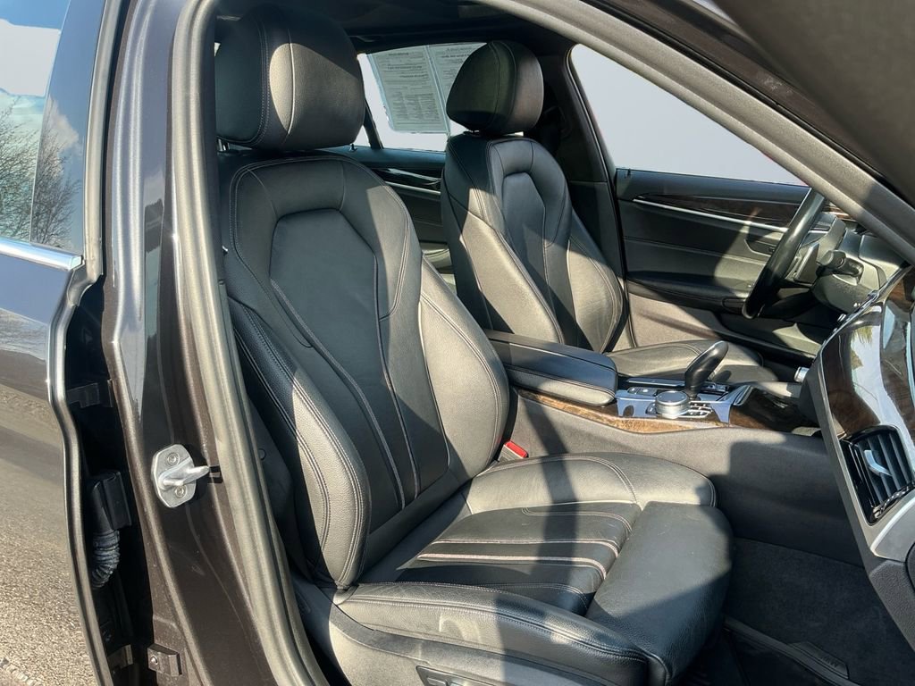 Used 2018 BMW 540i xDrive AWD/4WD image 16
