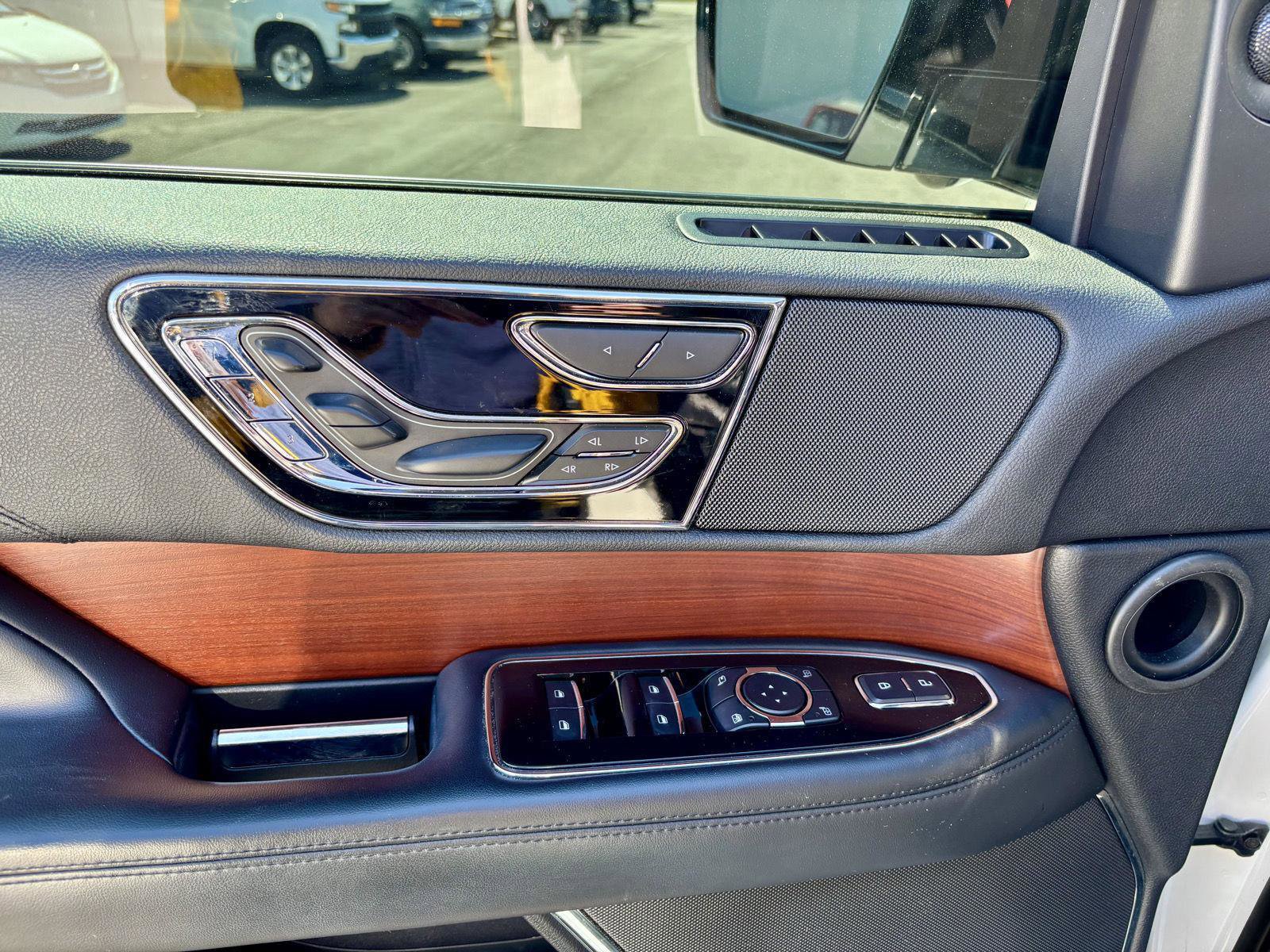 Used 2020 Lincoln Navigator L Reserve w/ Equipment Group 201A Reserve AWD/4WD image 25