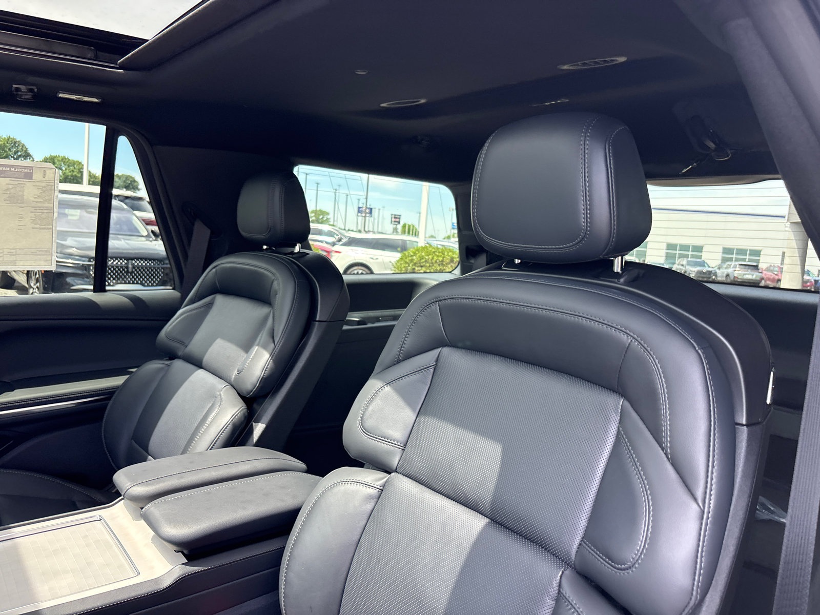 New 2026 Lincoln Navigator Reserve w/ Jet Appearance Package AWD/4WD image 26