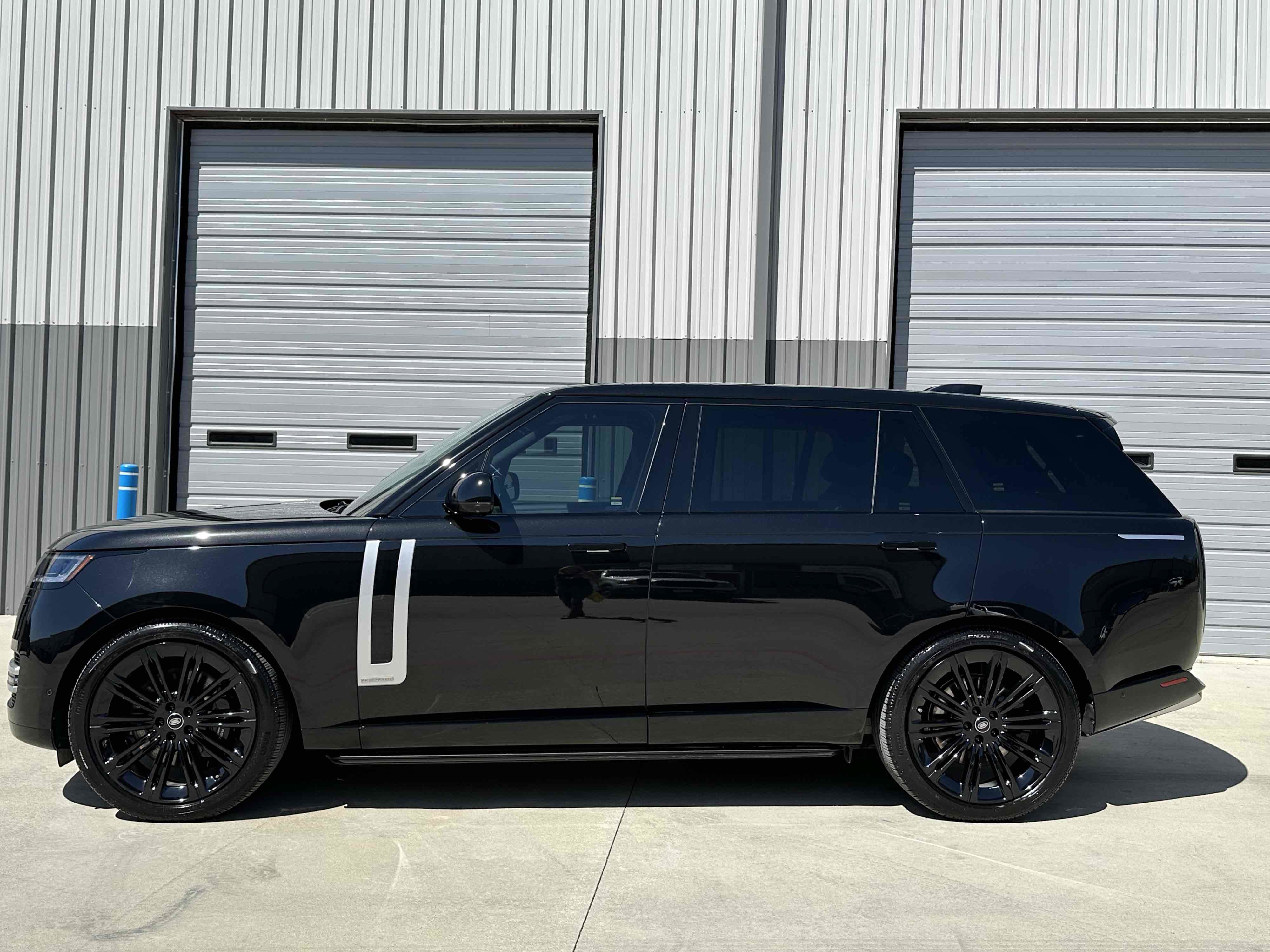 Used 2025 Land Rover Range Rover Long Wheelbase Autobiography image 5