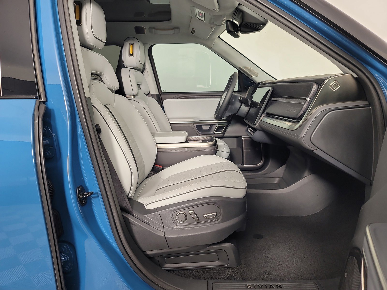 Used 2023 Rivian R1S Launch Edition image 20