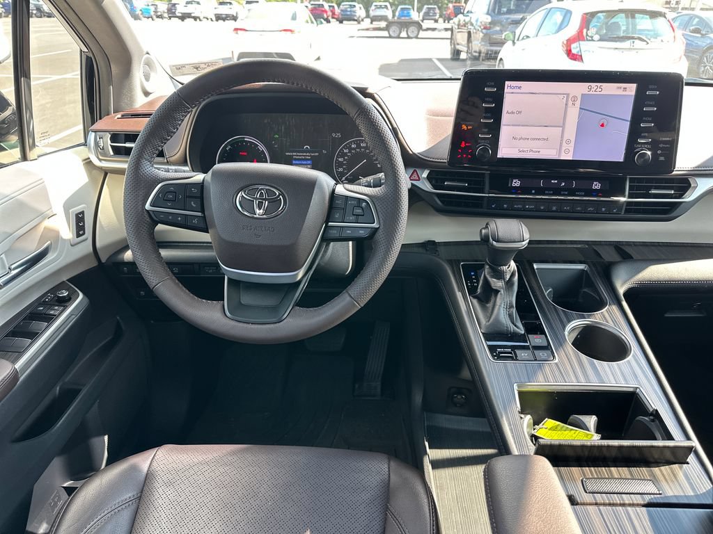 Used 2021 Toyota Sienna Platinum FWD image 13