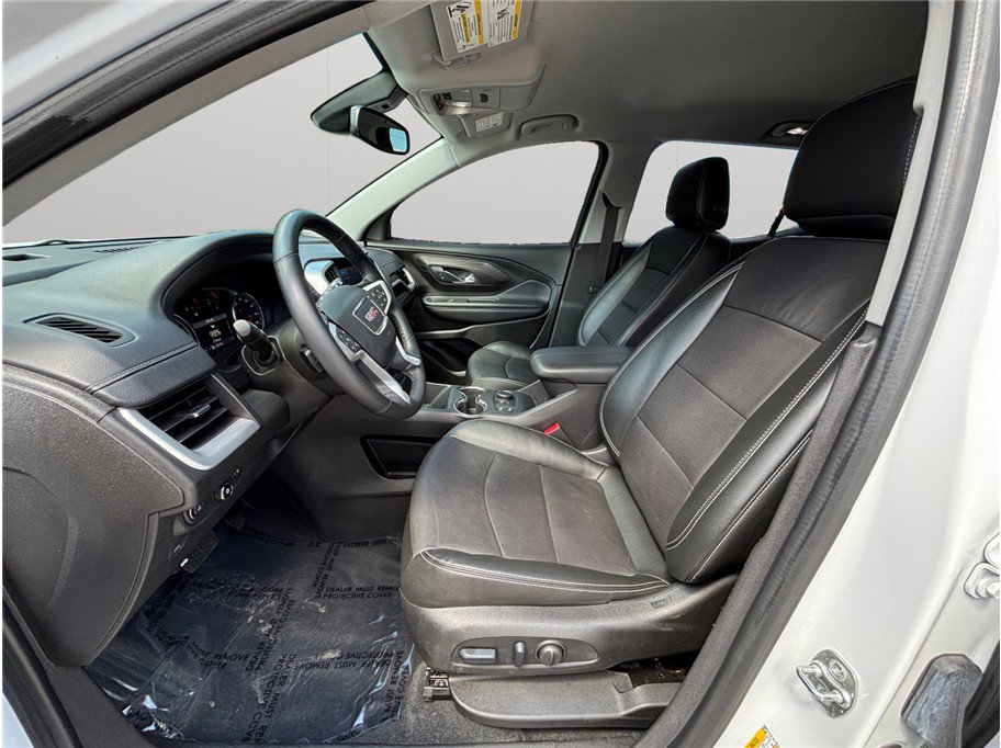 Used 2024 GMC Terrain SLT image 2