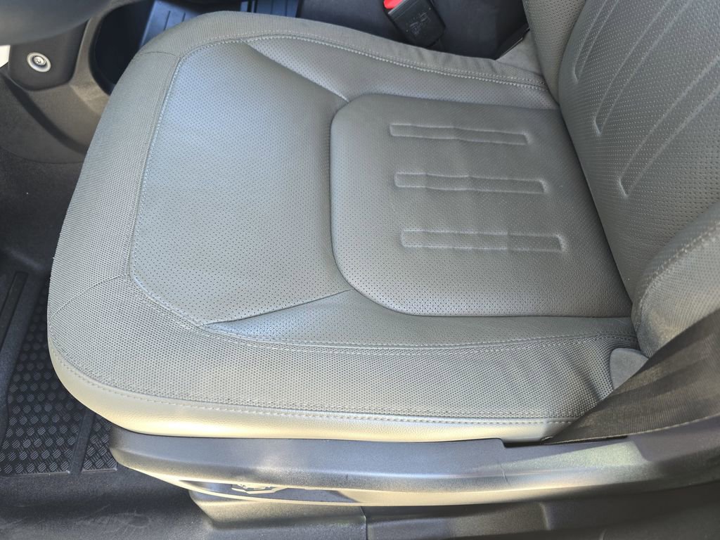 Used 2021 Land Rover Defender 110 SE image 32