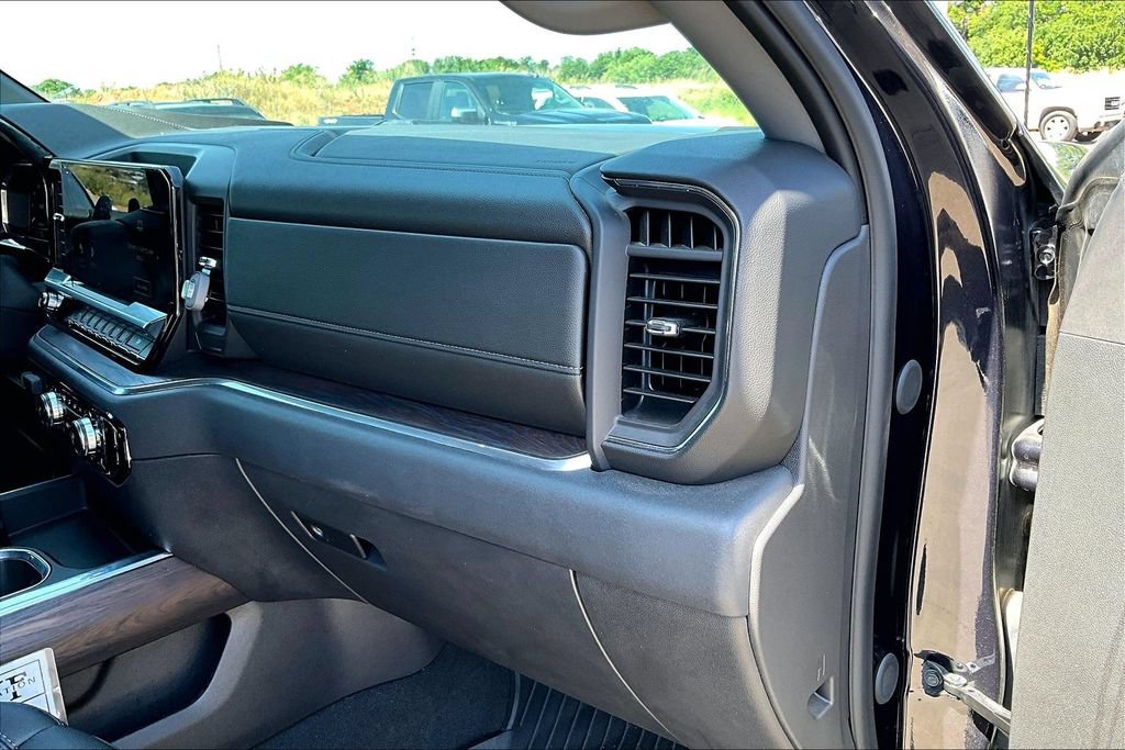Used 2024 GMC Sierra 1500 SLT AWD/4WD image 19