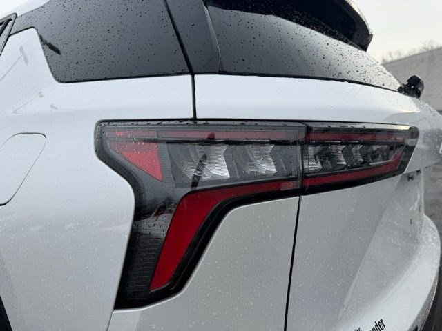 Used 2025 Chevrolet Equinox ACTIV image 4