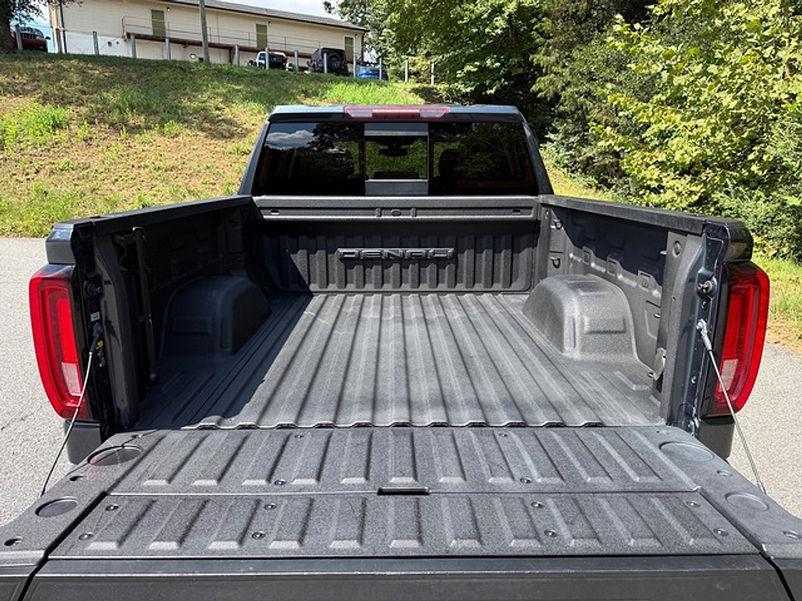 Used 2021 GMC Sierra 1500 Denali w/ Driver Alert Package II AWD/4WD image 8