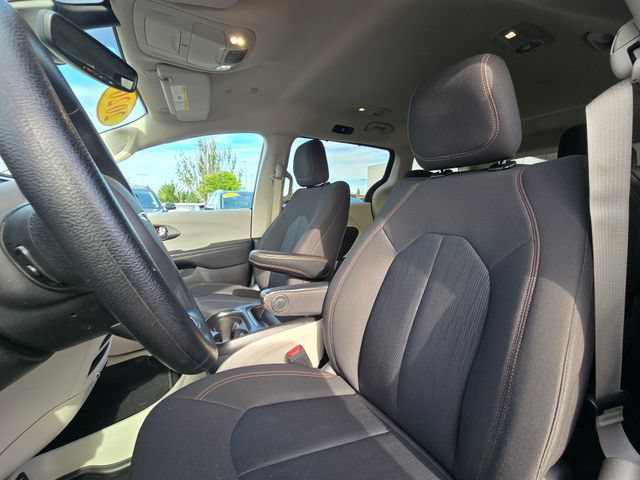 Used 2020 Chrysler Pacifica Touring w/ Advanced Safetytec Group FWD image 27