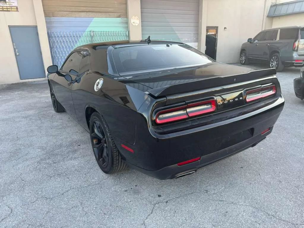 Used 2017 Dodge Challenger SXT Plus image 3