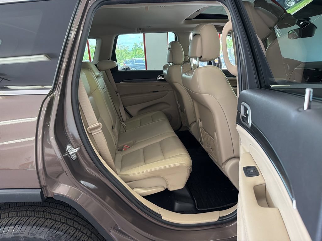 Used 2020 Jeep Grand Cherokee Limited AWD/4WD image 30