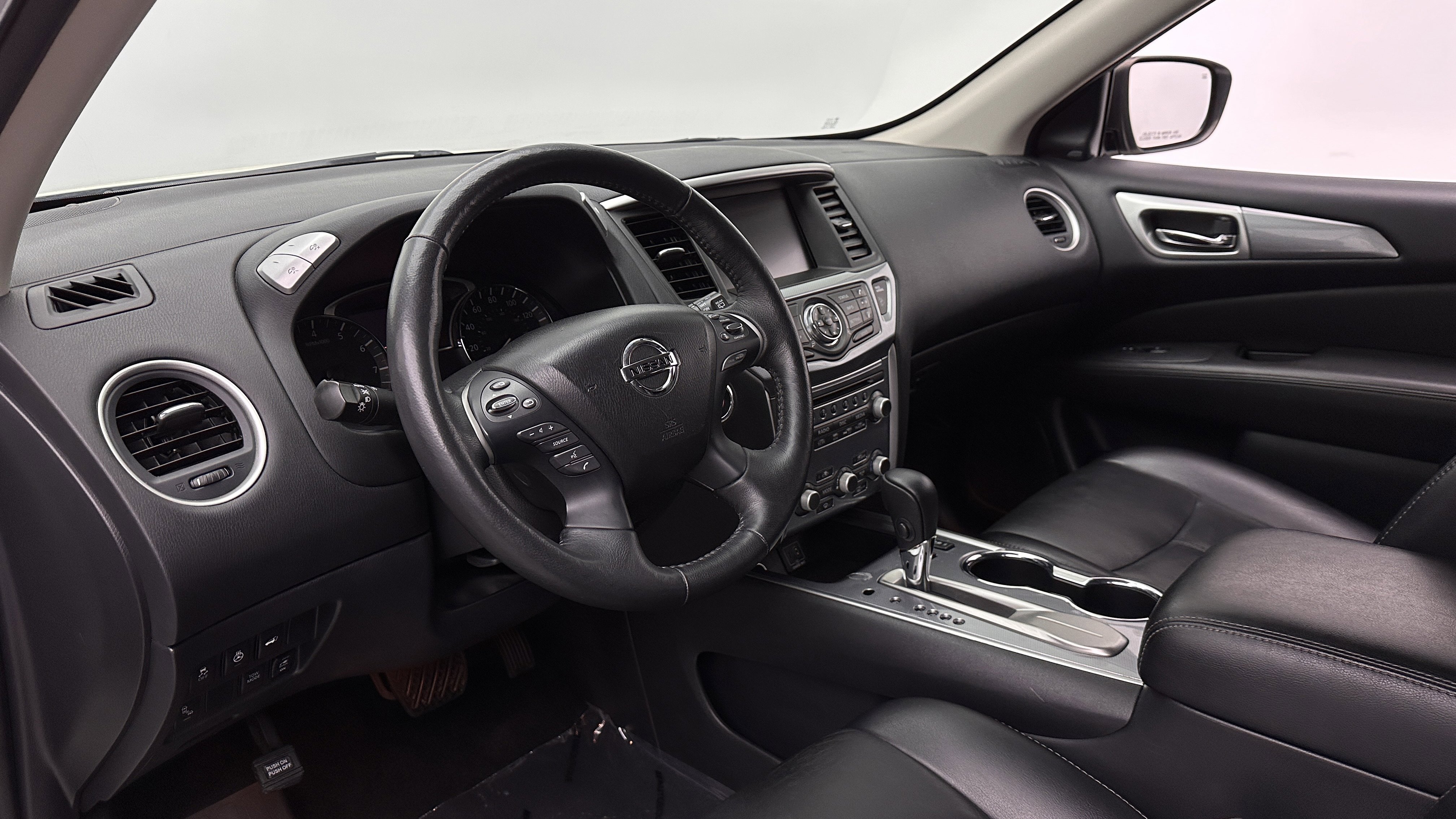 Used 2019 Nissan Pathfinder SL w/ Cargo Package image 10