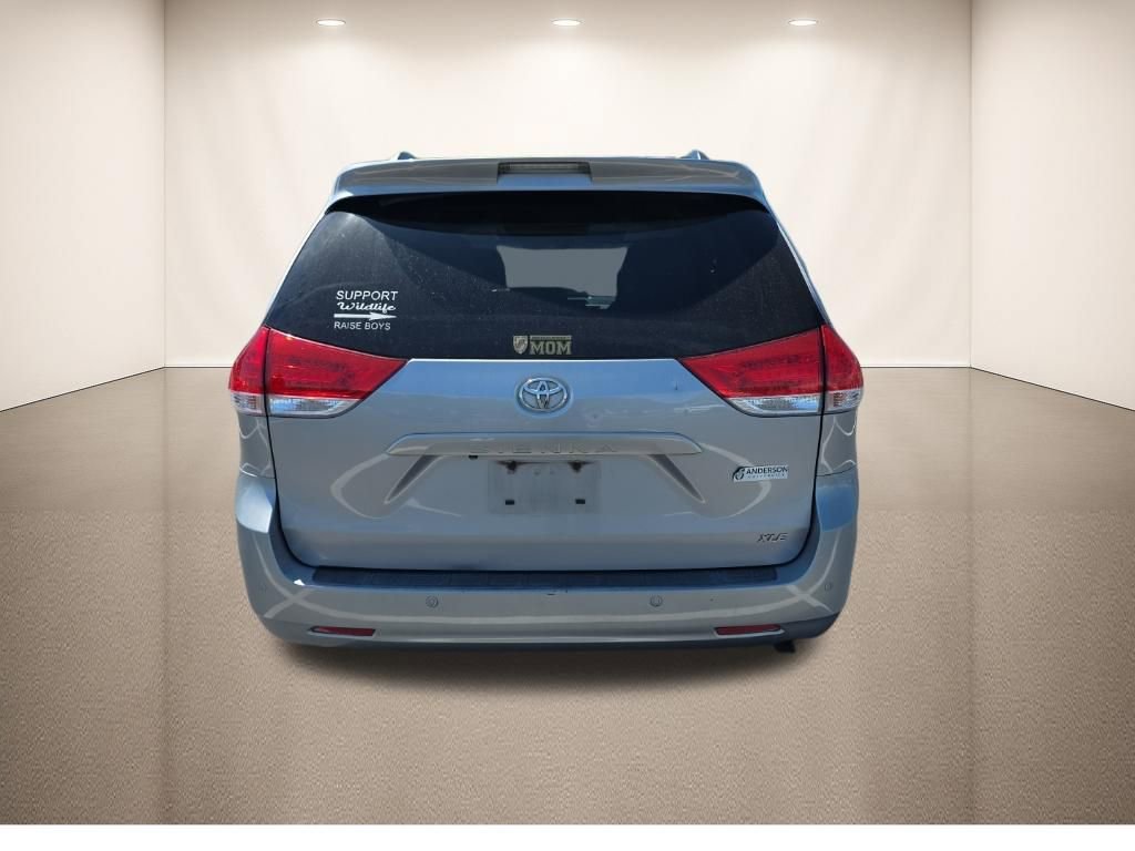Used 2012 Toyota Sienna XLE w/ XLE Navigation Pkg image 4