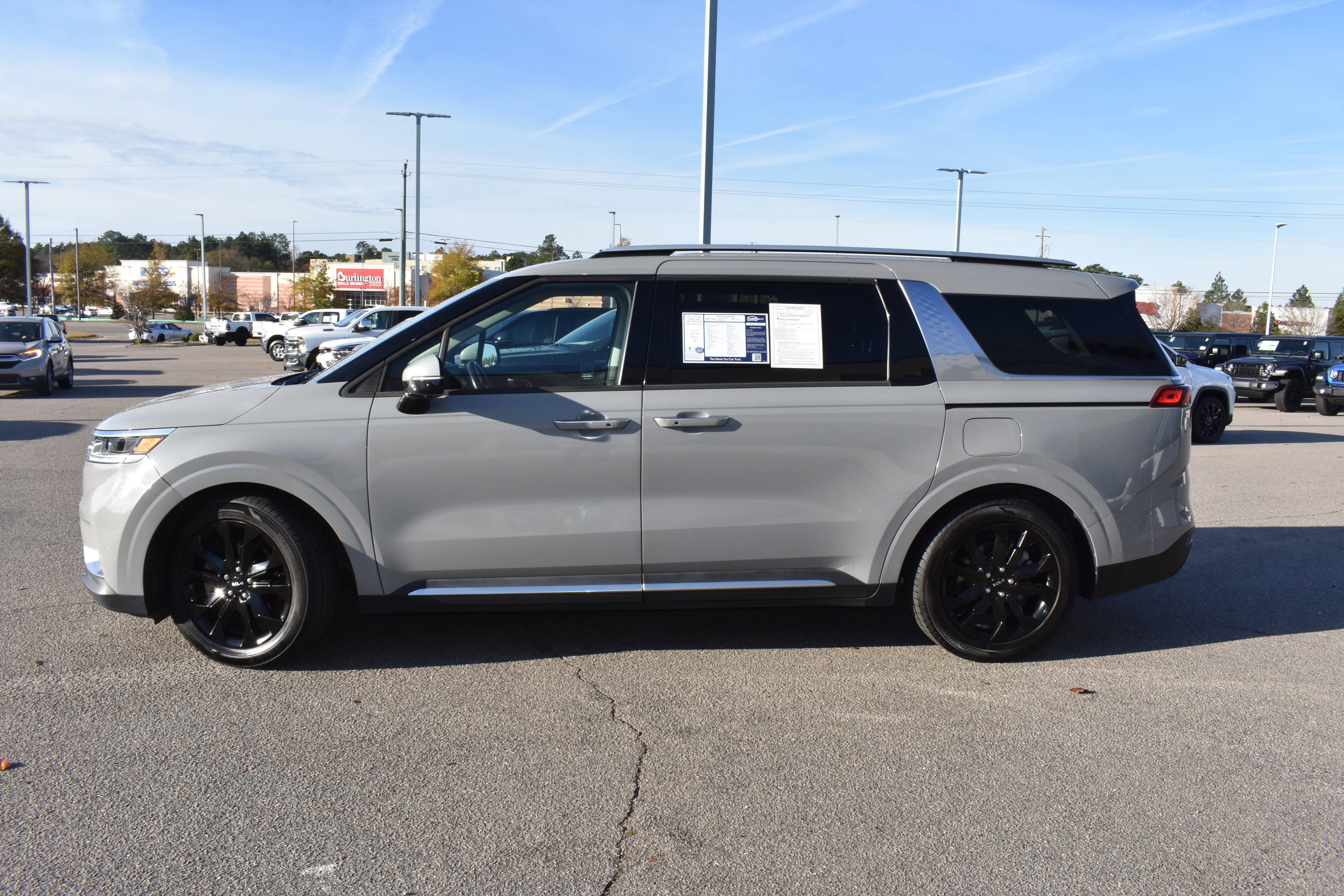 Used 2022 Kia Carnival SX image 6