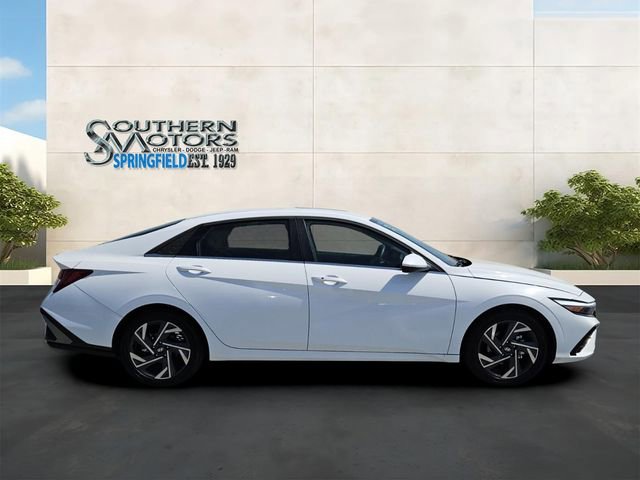 Used 2025 Hyundai Elantra SEL FWD image 6