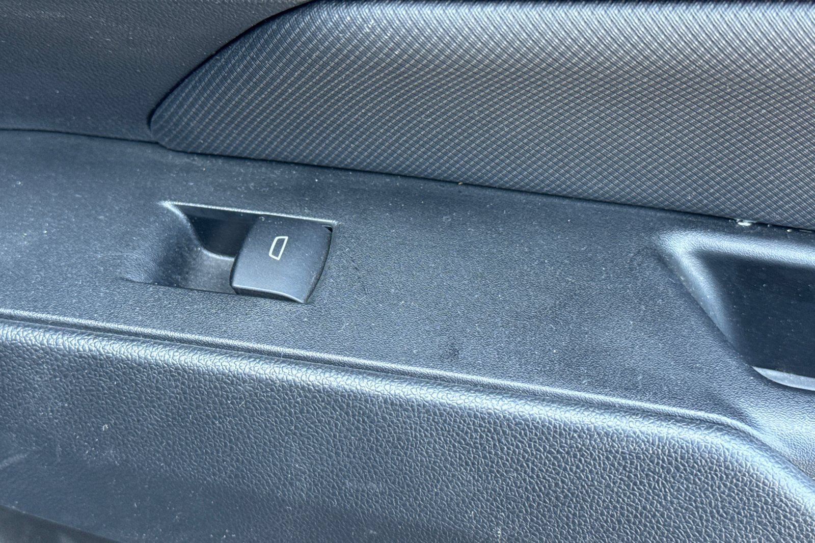 Used 2024 Chevrolet Equinox EV RS FWD image 22