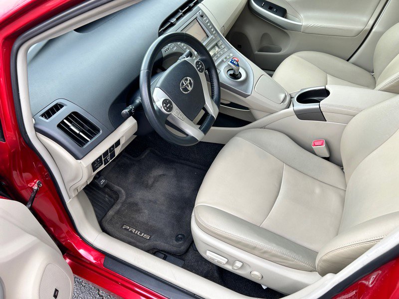 Used 2013 Toyota Prius Four w/ Deluxe Solar Roof Pkg image 24