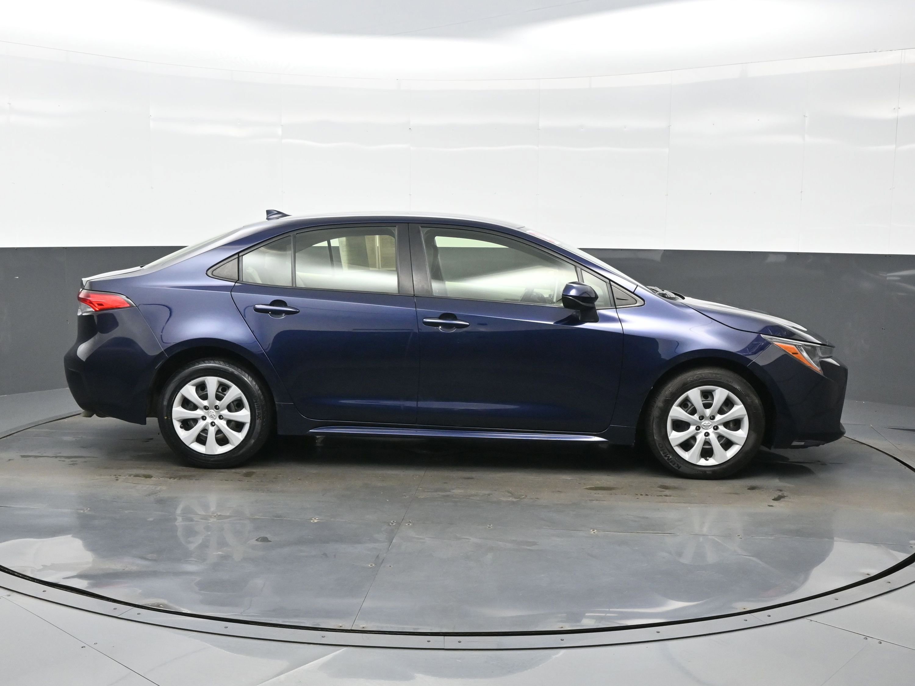 Used 2021 Toyota Corolla LE w/ Carpet Mat Package (TMS) image 7
