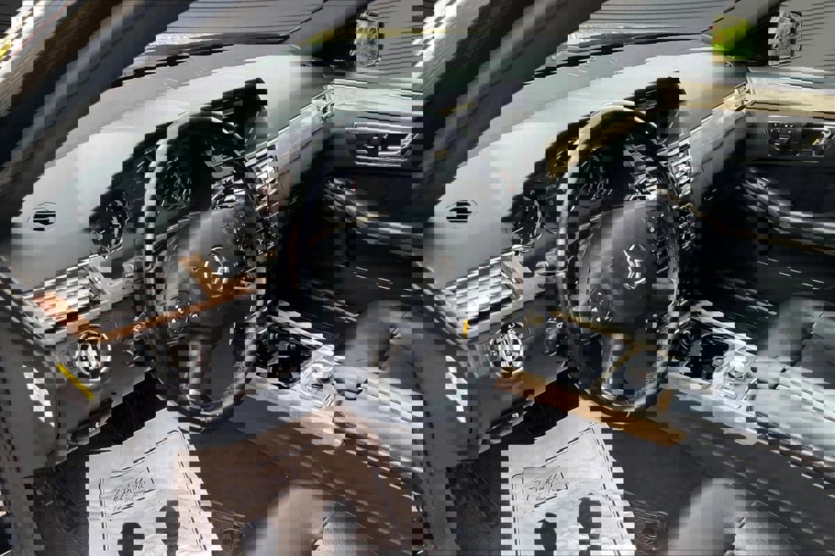 Used 2011 Mercedes-Benz E 350 4MATIC Sedan image 16