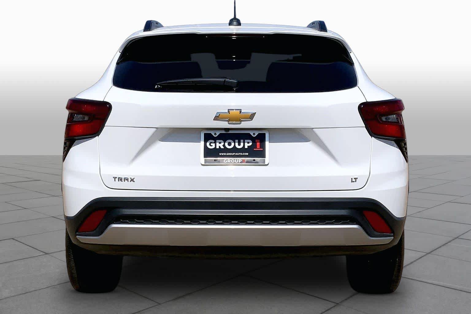 Used 2025 Chevrolet Trax LT FWD image 5